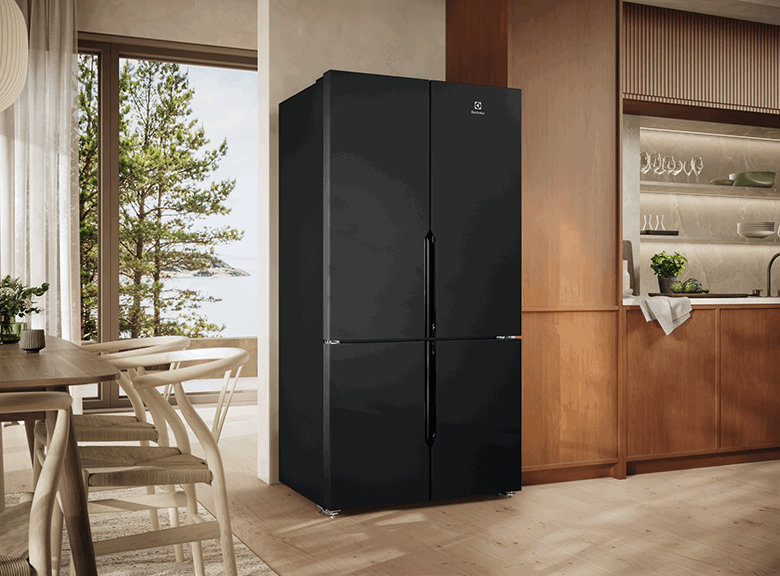 Tủ lạnh Electrolux 4 cánh 564L EQE5700B-B